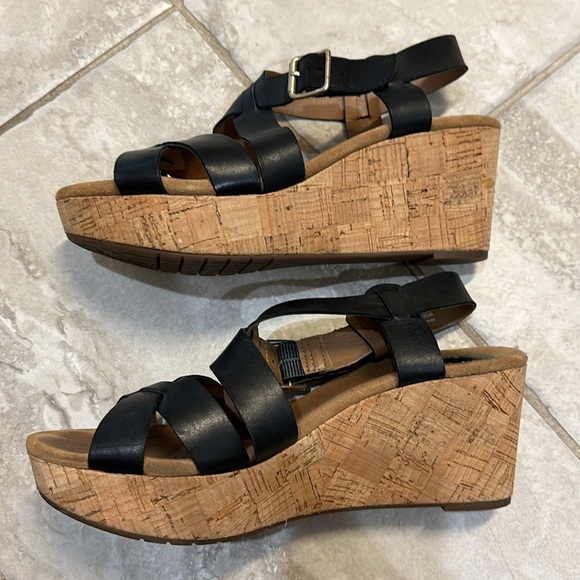 Clark’s Women’s Black Wedges - Picture 3 of 8